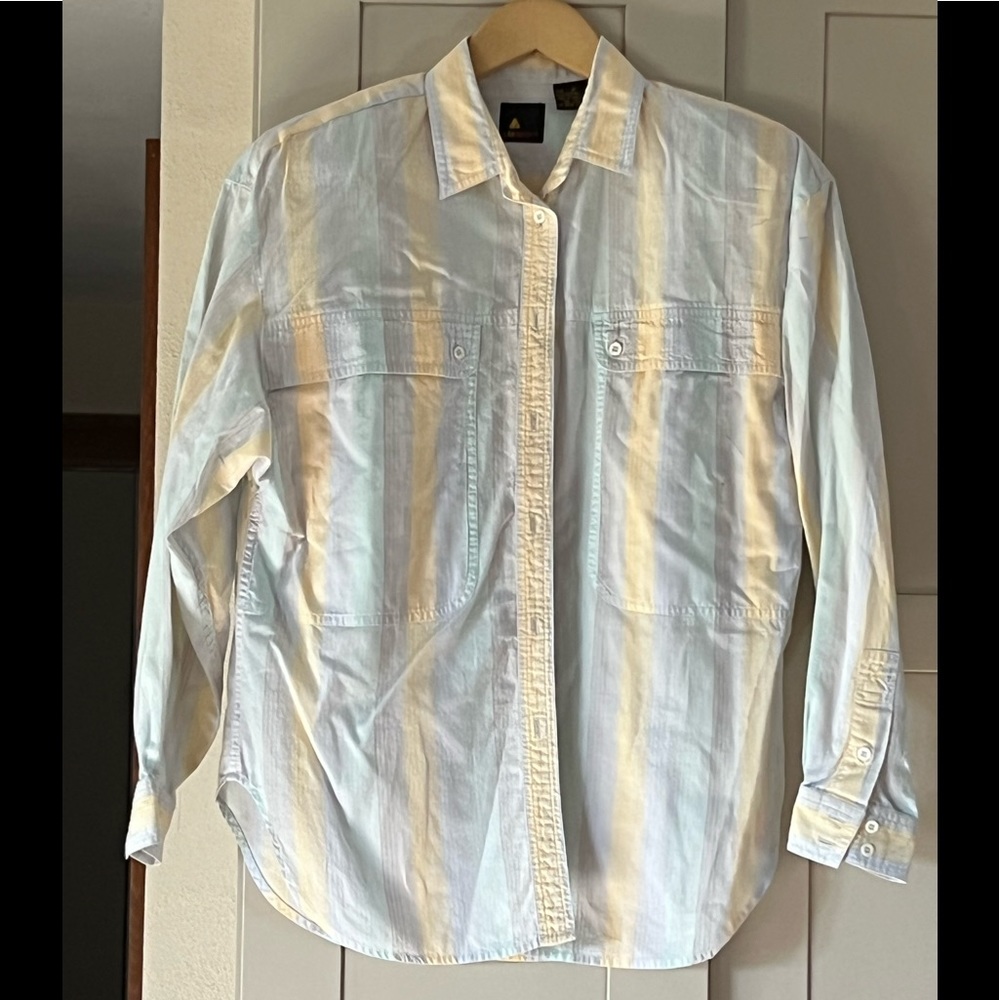 Lizsport pastel blouse (with or without shoulder pads), size M